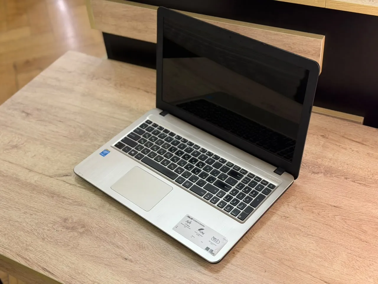 ASUS Core i3 noutbuk — şəkil 1